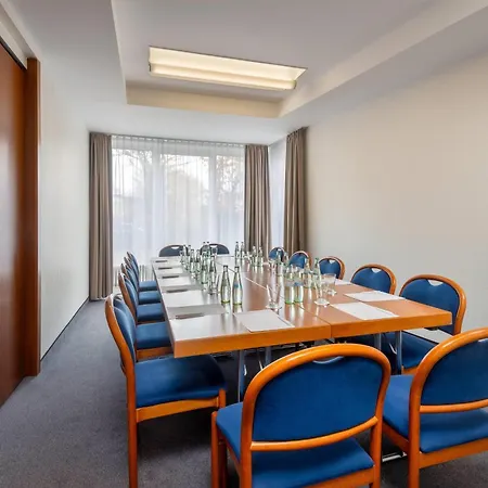 酒店 波茨坦温德姆花园酒店 4*