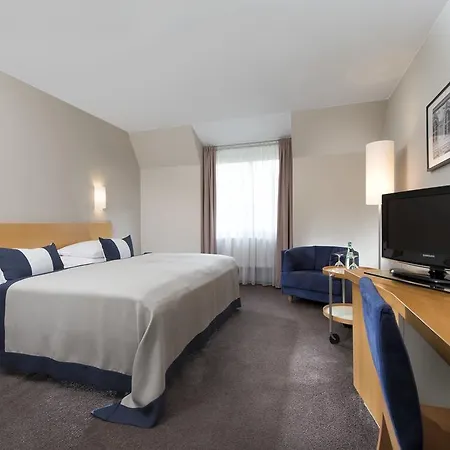 Wyndham Garden Hotel